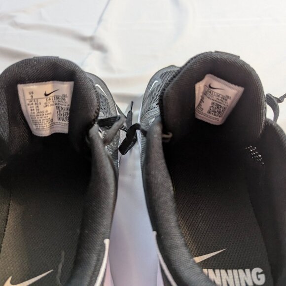 NWOB Nike Quest 4 *Size 9 (run a little large) Black/White Running Shoes - Picture 10 of 16